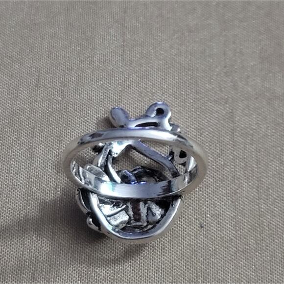 Size 8 beautiful rose vine floral silver tone ring - Picture 2 of 3